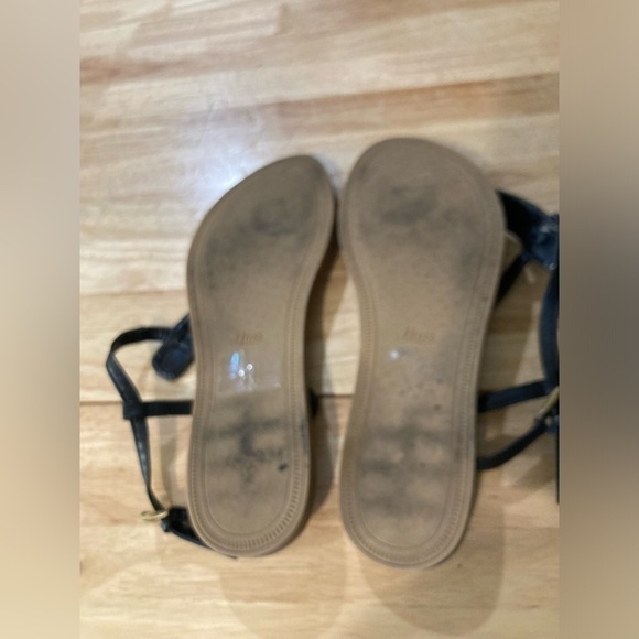G.H. Bass & Co black thong sandals in size 7M. Excellent condition - Picture 2 of 5